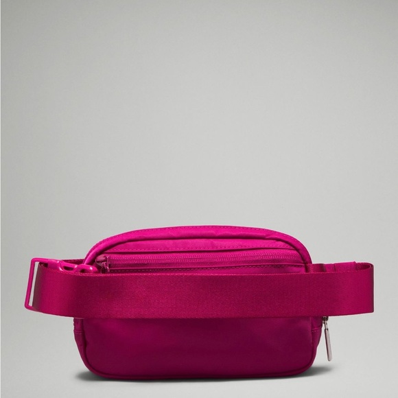 Lululemon Everywhere Belt Bag 1L- Wild Berry - Picture 8 of 9